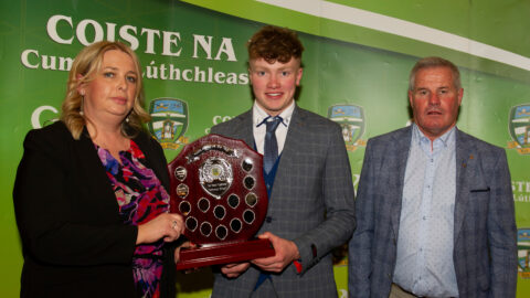01-04-22. Meath GAA Annual Sponsors Night and Club Awards Presentations 2020/2021 at the Castle Arch Hotel, Trim..
Aoifa Fitzsimons and Martin Blake (Right), Meath GAA Coaching Officer presenting the Young Hurler of the Year award 2020 to Justin Coyne, Killyon.
Photo: John Quirke / www.quirke.ie
©John Quirke Photography, 16 Proudstown Road, Navan.  Co. Meath. 046-9028461 / 087-2579454.