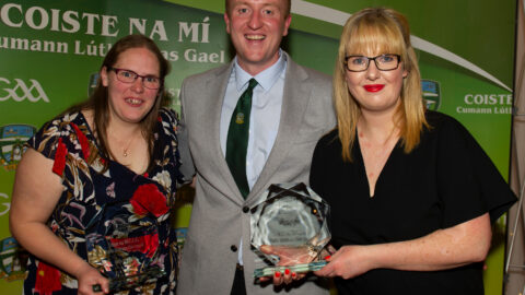 01-04-22. Meath GAA Annual Sponsors Night and Club Awards Presentations 2020/2021 at the Castle Arch Hotel, Trim.
Ciaran Flynn,  PRO, Meath GAA presenting the Club PRO of the Year award 2021 to Ruth Chambers (Right), Walterstown and Susan Farrell, Ballinlough 2020 winner.
Photo: John Quirke / www.quirke.ie
©John Quirke Photography, 16 Proudstown Road, Navan.  Co. Meath. 046-9028461 / 087-2579454.